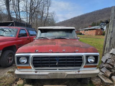 1978 Ford Bronco with small mirrow in and outside I put on.jpg