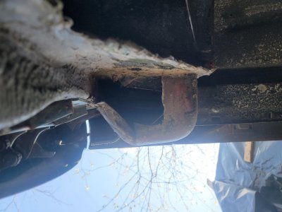 BOTTOM VIEW of water bulge on 78 bronco nd other years -including trucks.jpg
